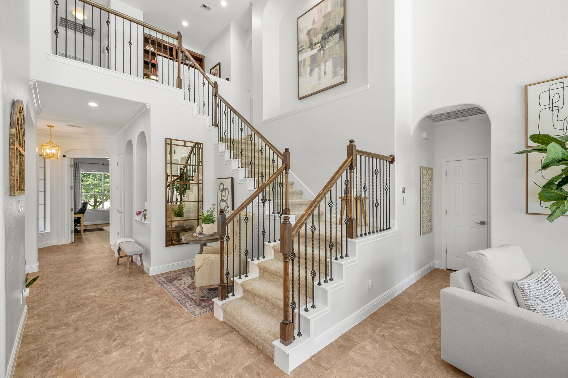26 Winhall Place, The Woodlands, TX 77354 As you make your way back downstairs, it's easy to notice the details that carry throughout the home, from the new carpet to the beautiful finishes. Making it easy to just walk in and enjoy the everyday.