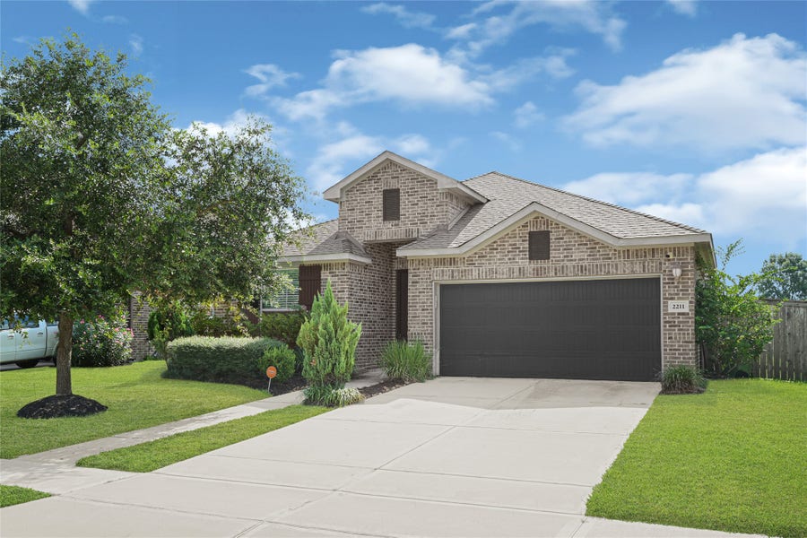 Property photo for 2211 Kingston Canyon Trail, Pearland, TX