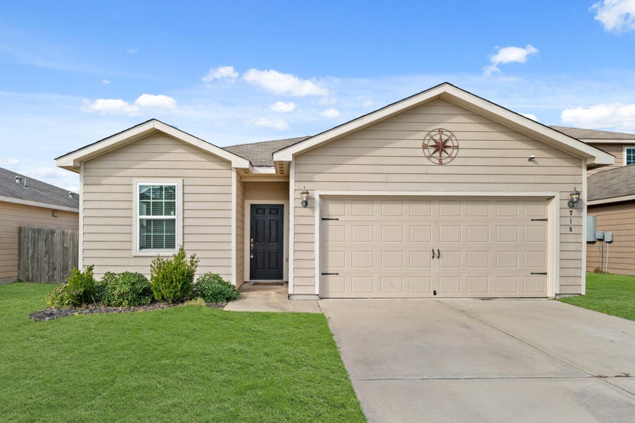 Property photo for 718 Crystal Lakes Drive, Brookshire, TX
