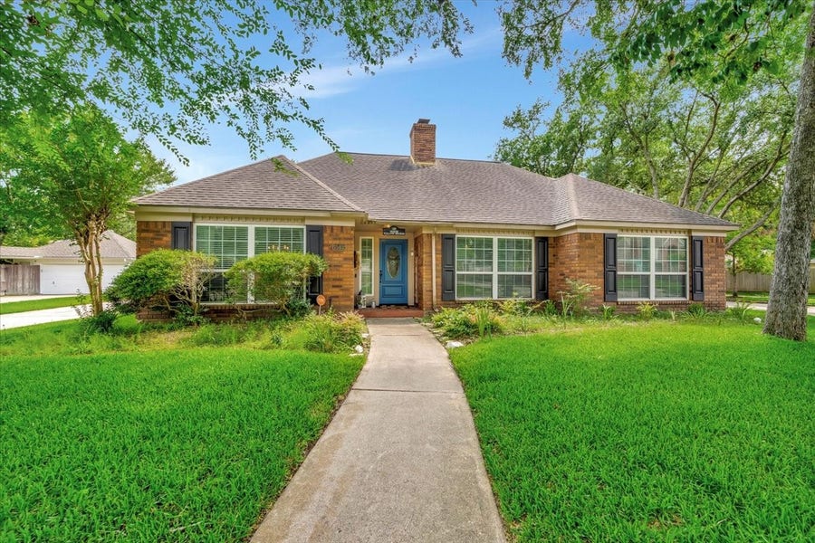 Property photo for 15402 Willow Shores Drive, Houston, TX