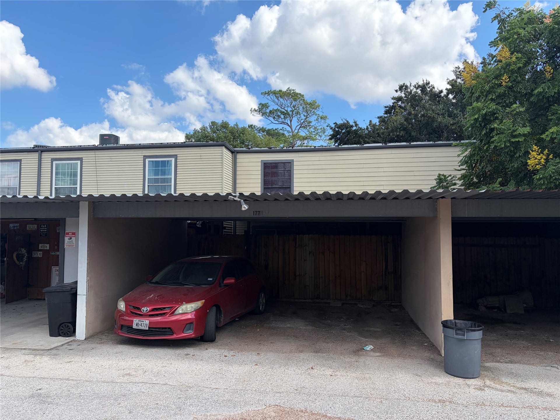 10177 Beekman Place Drive, Houston, TX 77043 10177 Beekman Place Drive, Houston, TX 77043