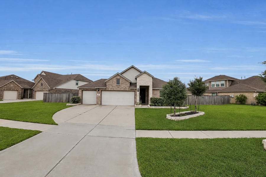 Property photo for 4731 Tindarey Glen Lane, Baytown, TX