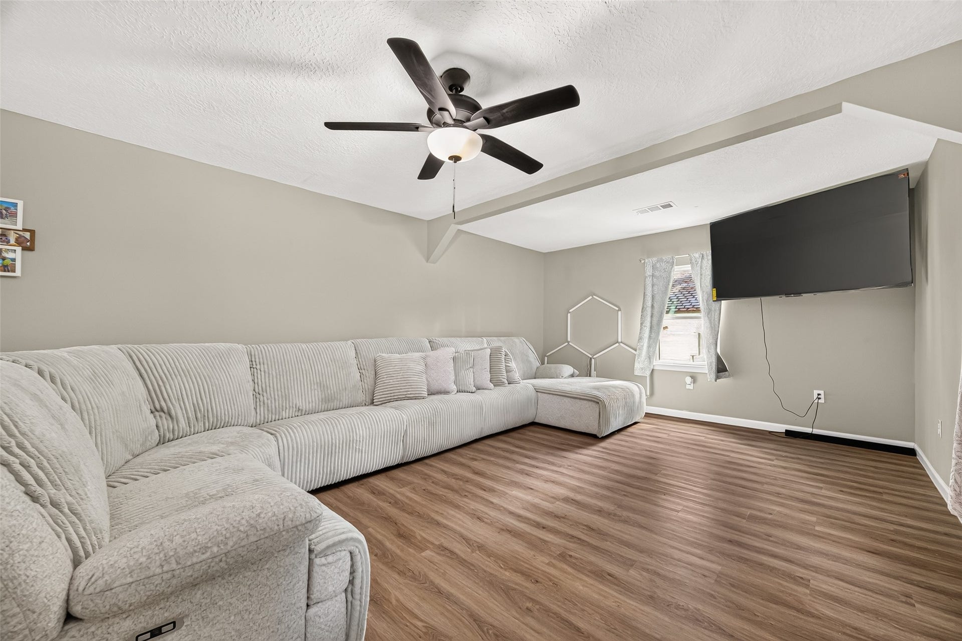 17073 Oak Grove Ln, New Caney, TX 77357