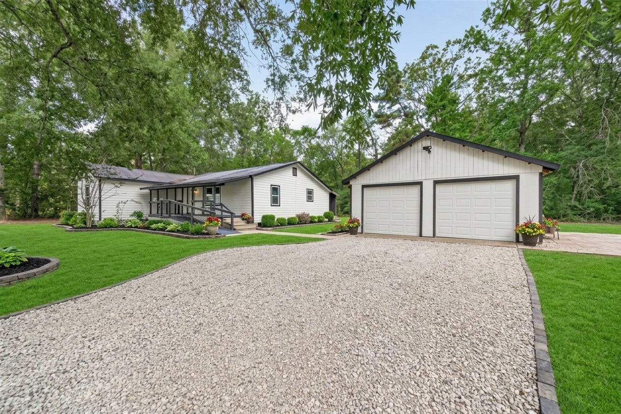 17073 Oak Grove Ln, New Caney, TX 77357