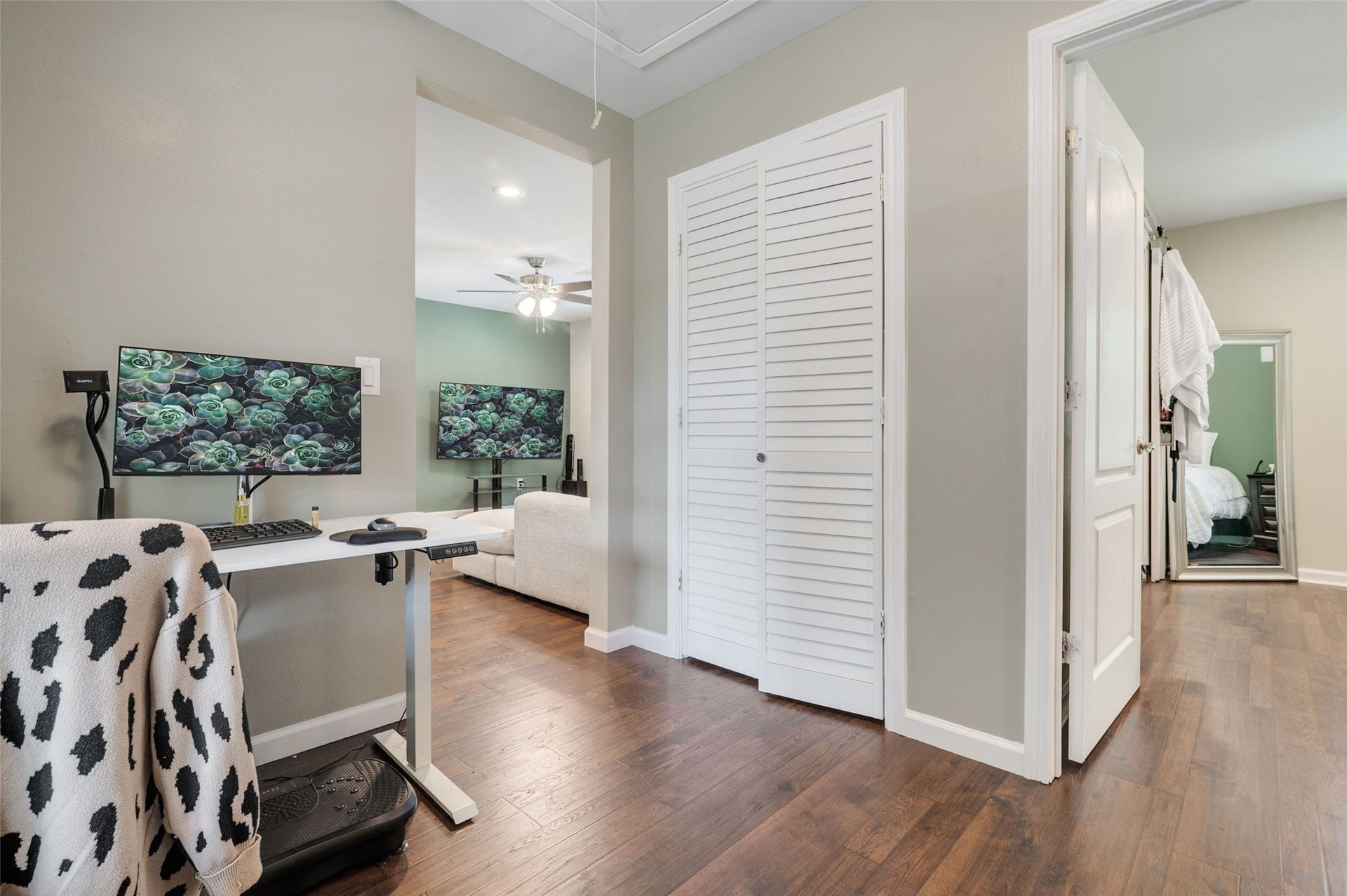 705 Briarmeadow Avenue, Friendswood, TX 77546 apartment suite Office nook