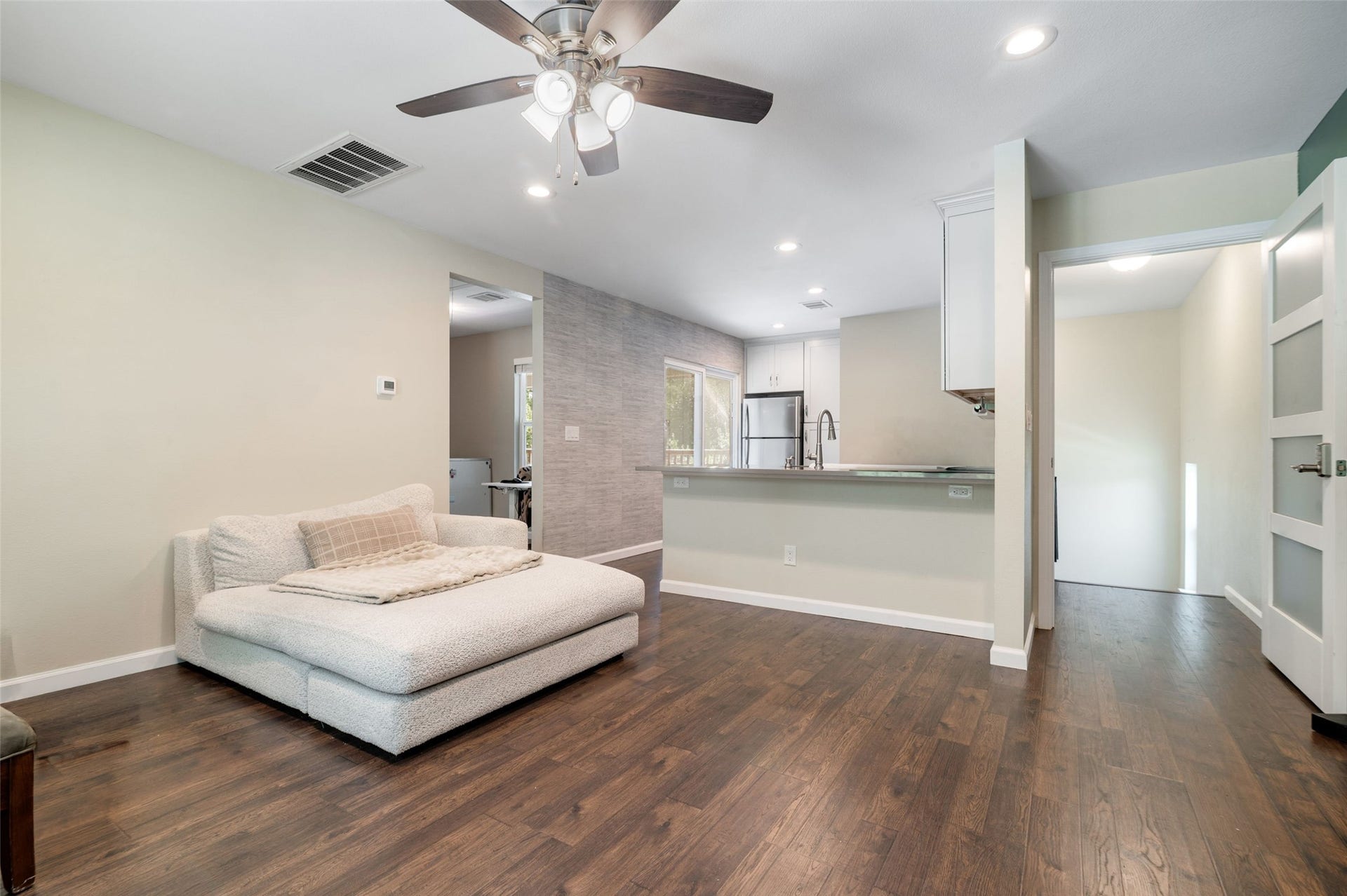 705 Briarmeadow Avenue, Friendswood, TX 77546 Apartment Suite Living