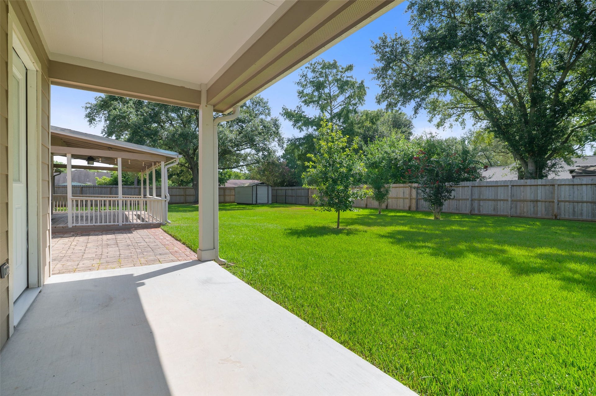 705 Briarmeadow Avenue, Friendswood, TX 77546 Guest suite Back porch