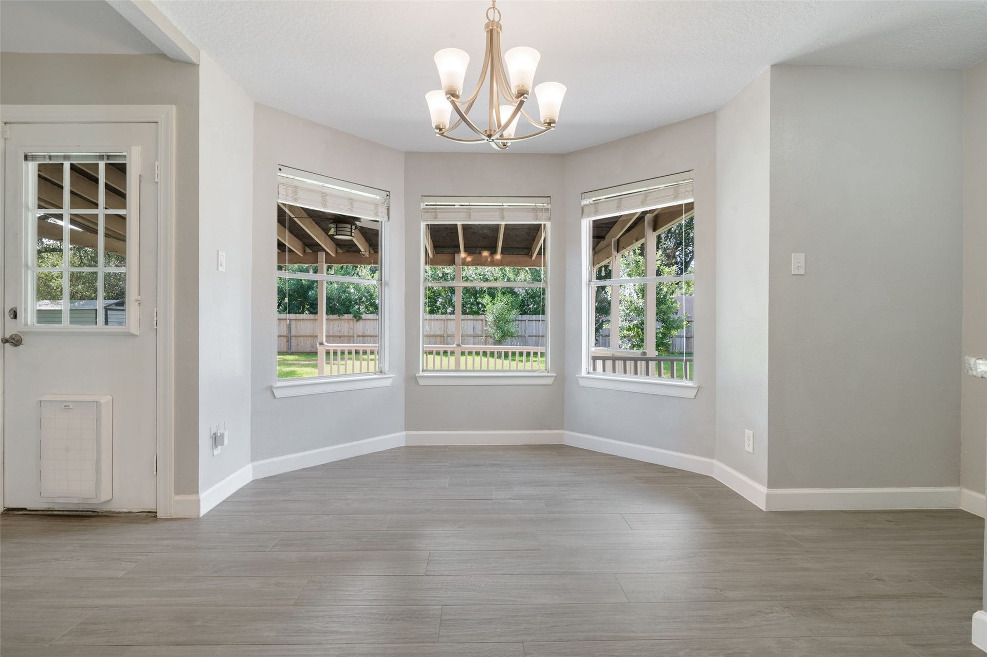 705 Briarmeadow Avenue, Friendswood, TX 77546 Breakfast room
