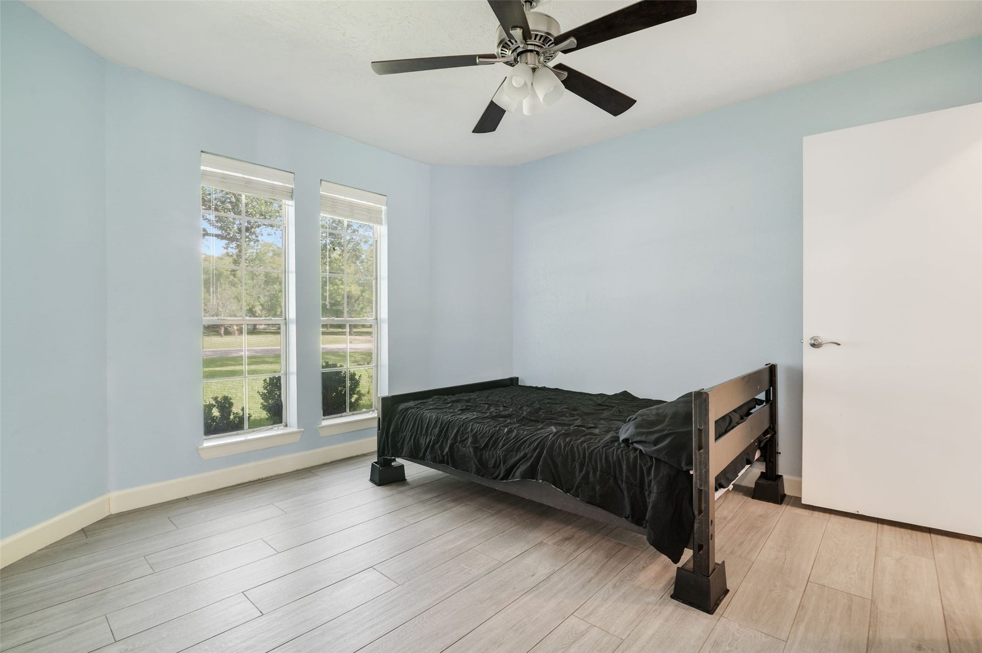 705 Briarmeadow Avenue, Friendswood, TX 77546 1st floor room, Great for extra Bedroom or office