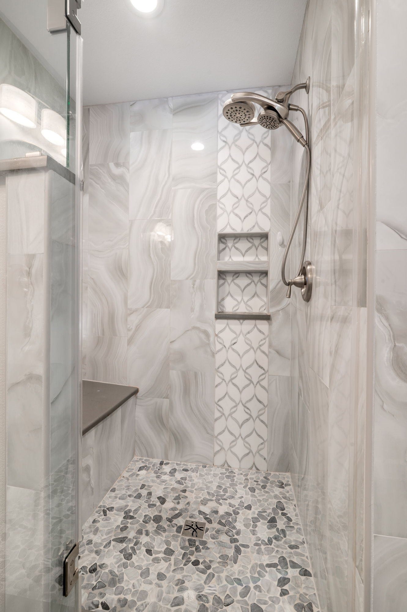 705 Briarmeadow Avenue, Friendswood, TX 77546 Apartment suite shower