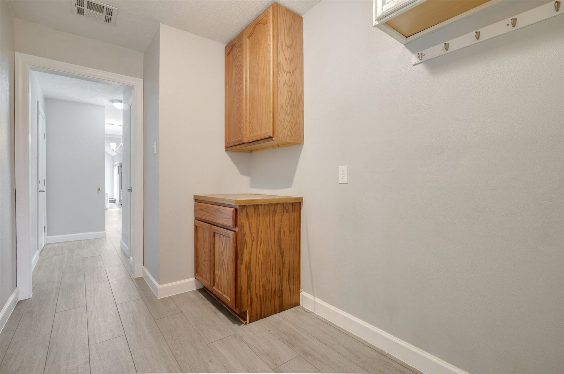 705 Briarmeadow Avenue, Friendswood, TX 77546 utility Room