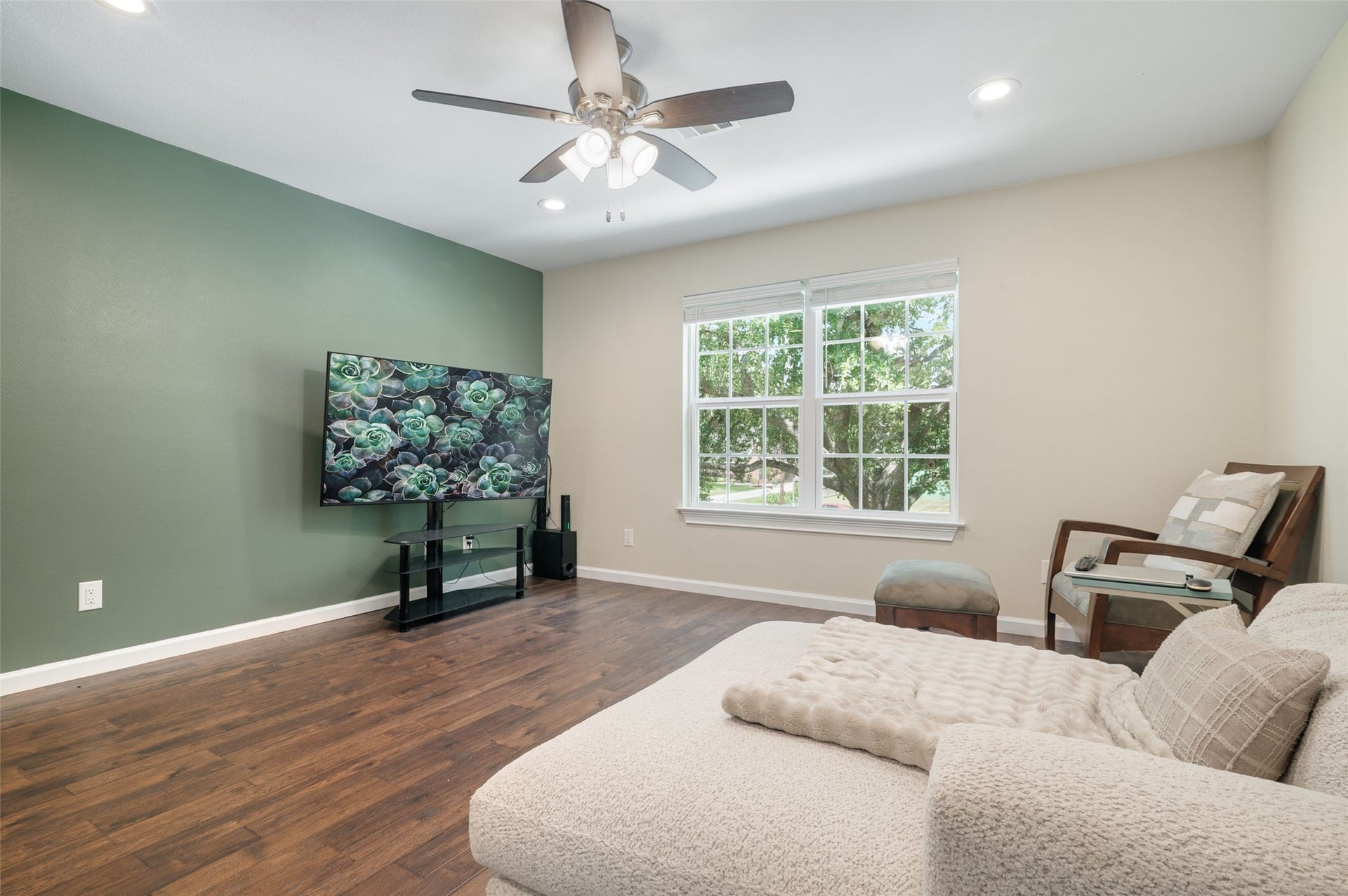 705 Briarmeadow Avenue, Friendswood, TX 77546 Apartment Suite Living