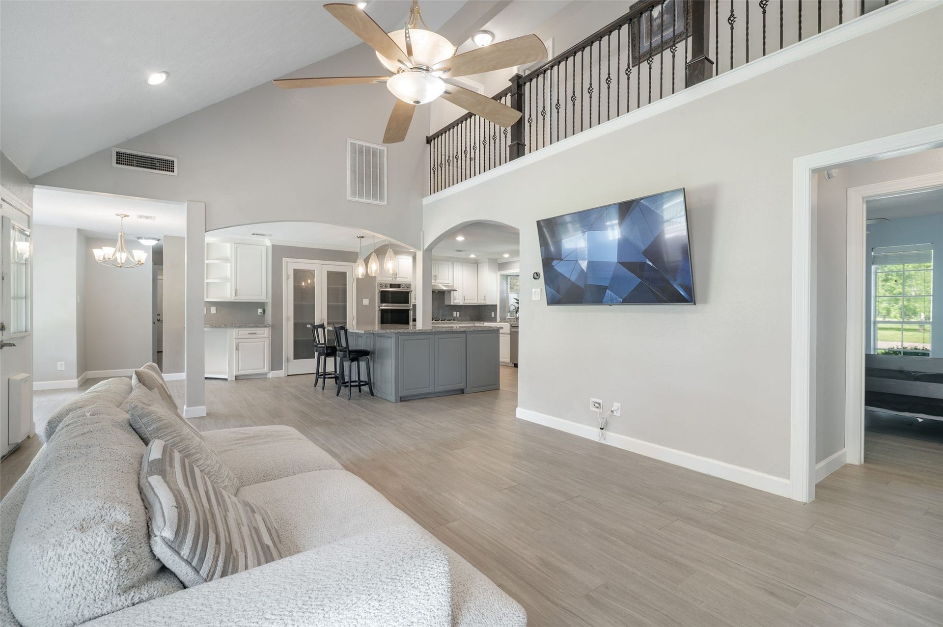 705 Briarmeadow Avenue, Friendswood, TX 77546 Living area