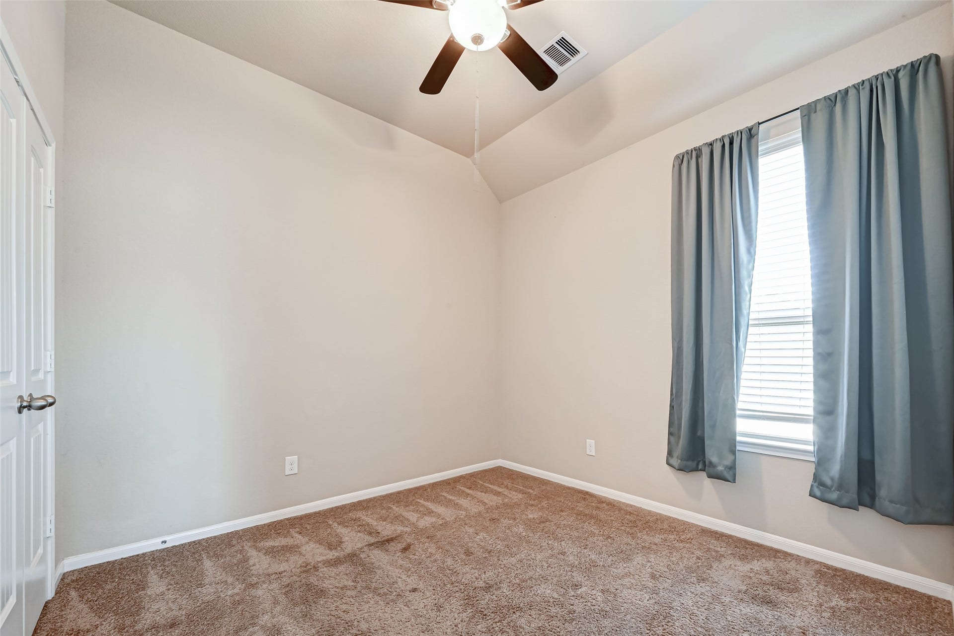 402 Conchola Lane, Richmond, TX 77469 Secondary bedroom.