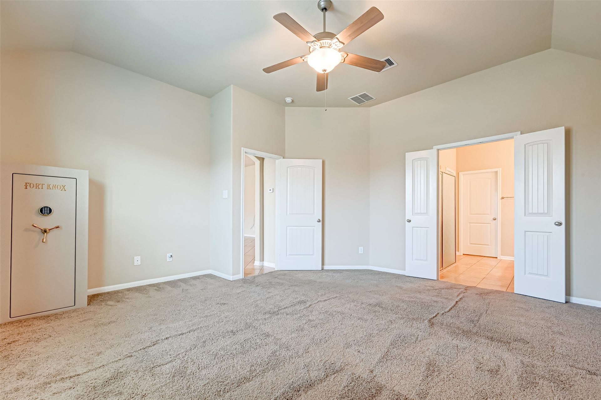 402 Conchola Lane, Richmond, TX 77469 Spacious primary bedroom.