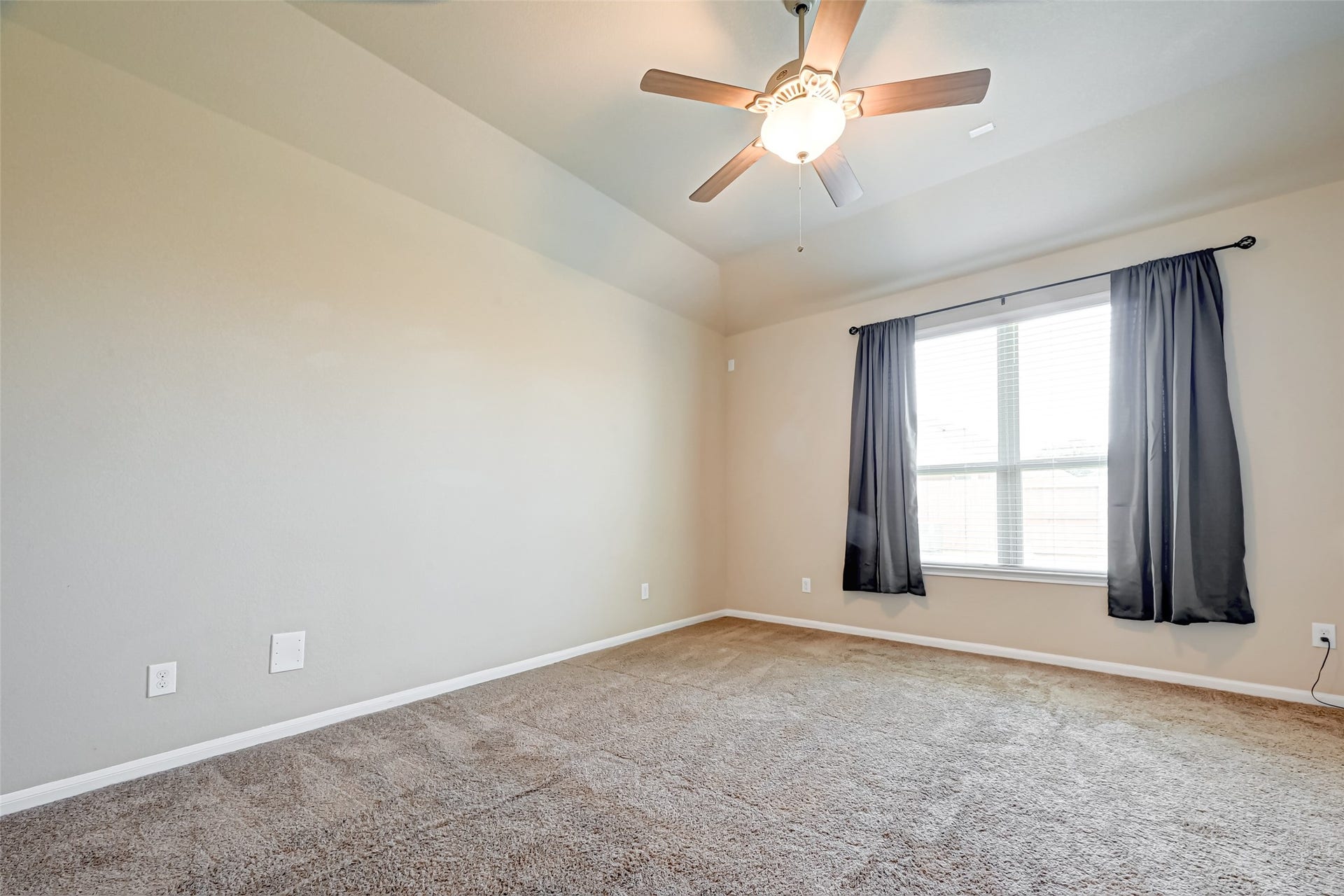 402 Conchola Lane, Richmond, TX 77469 Alternate view of the primary bedroom.