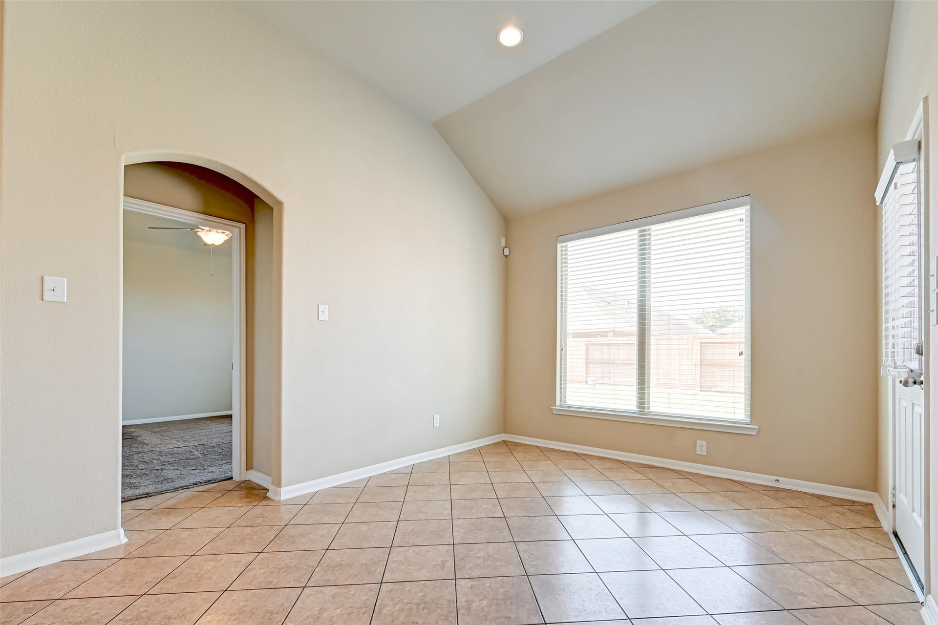 402 Conchola Lane, Richmond, TX 77469 Dining area looking onto the backyard.