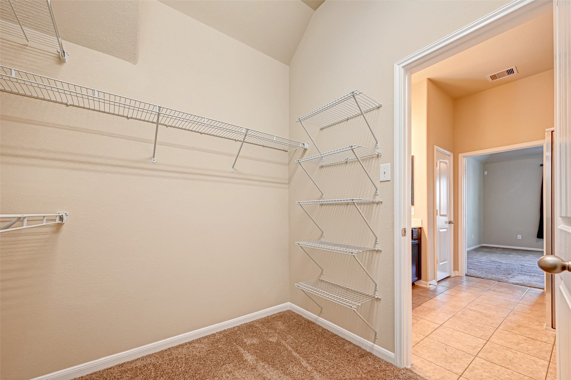 402 Conchola Lane, Richmond, TX 77469 Full walk in closet.