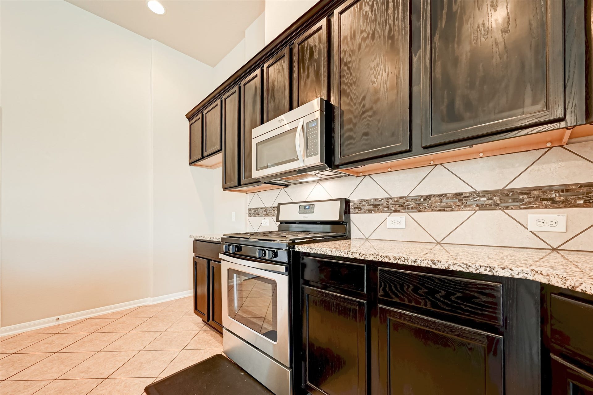 402 Conchola Lane, Richmond, TX 77469 Stainless steel appliances.