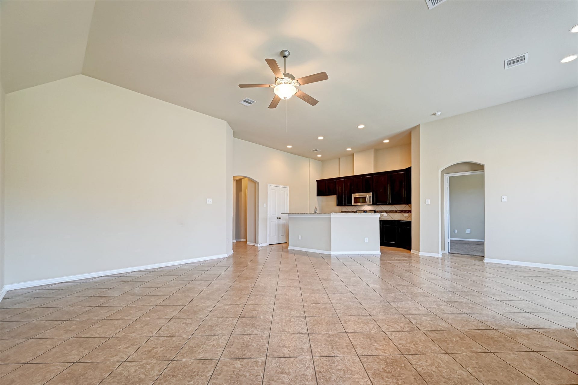 402 Conchola Lane, Richmond, TX 77469 Alternate view of the living space with the kitchen right across.
