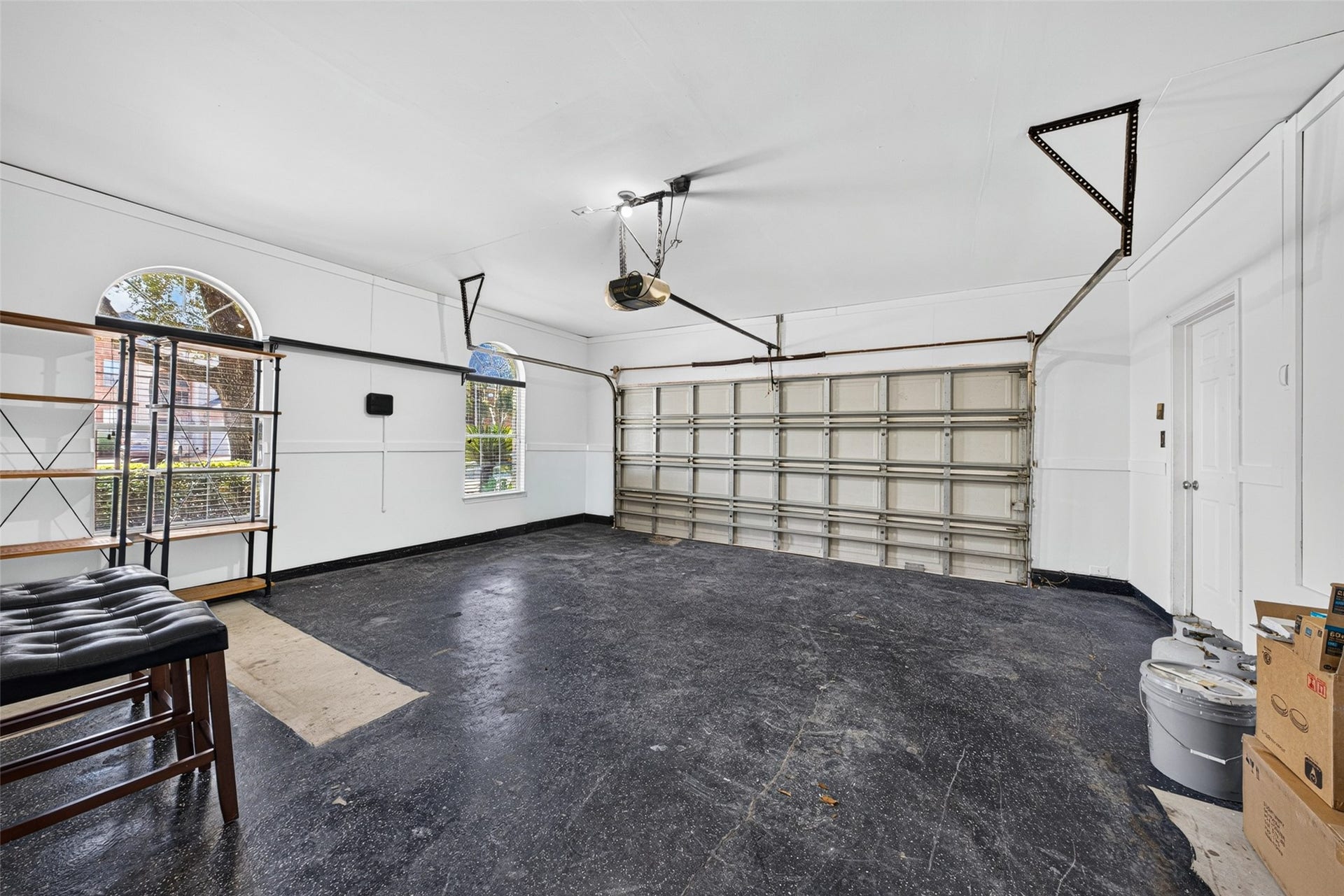 30 Palm Villas Drive, Manvel, TX 77578 This spacious attached garage offers convenient parking along with ample extra space for a workbench, seasonal storage, or a home gym setup.