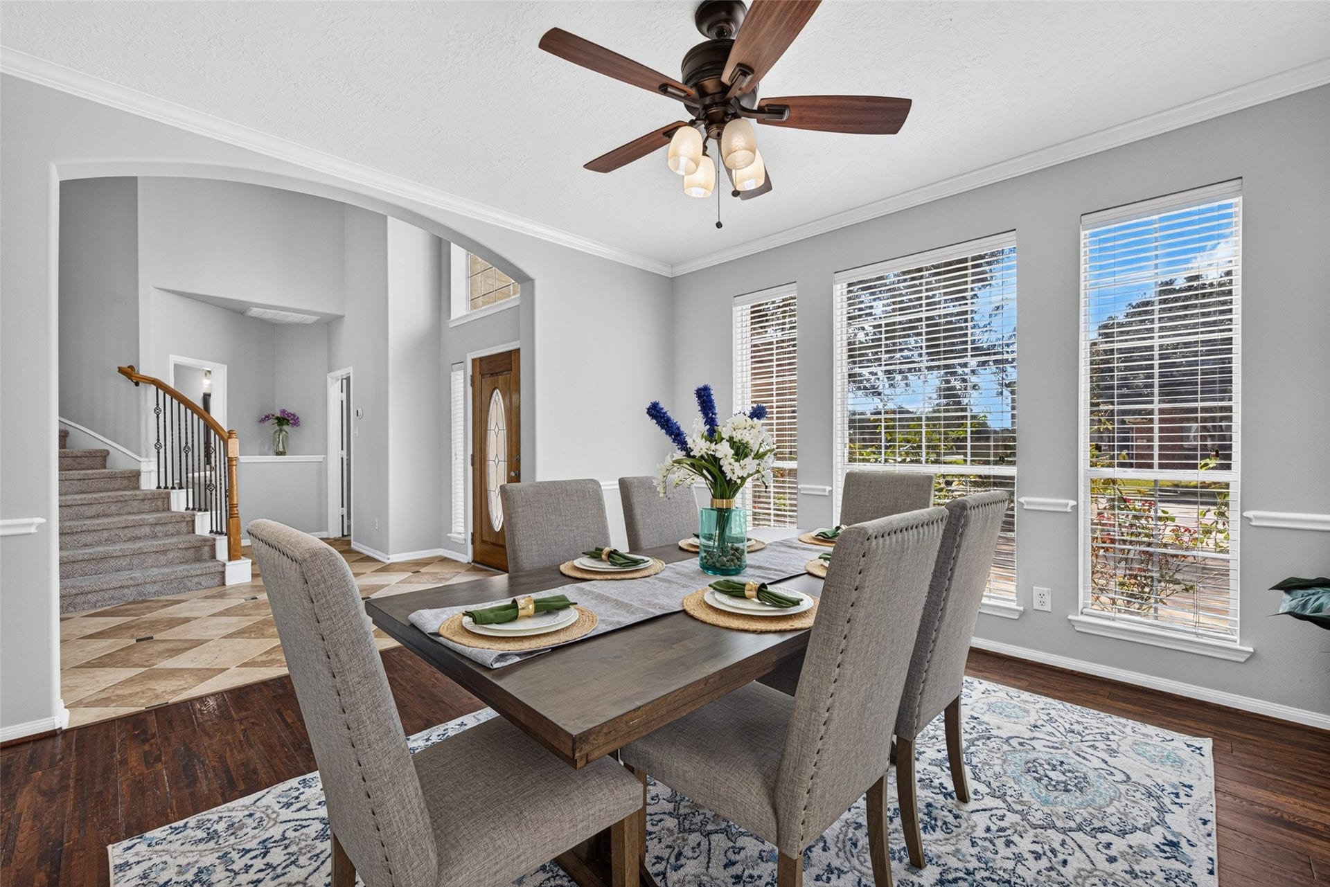 30 Palm Villas Drive, Manvel, TX 77578 Designed for sharing laughter and memorable conversations, this room effortlessly connects people across the dinner table.