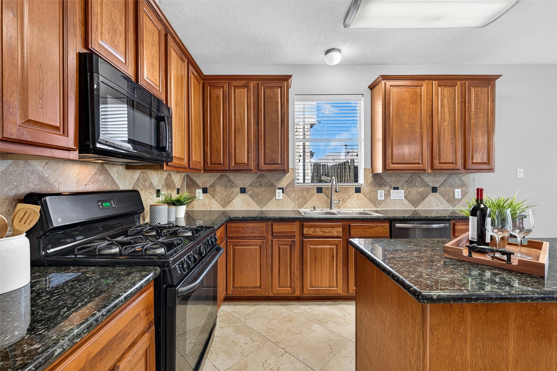 30 Palm Villas Drive, Manvel, TX 77578 Chic tile backsplash and gleaming granite countertops offer a stylish yet practical space where cooking feels like a joy rather than a chore.