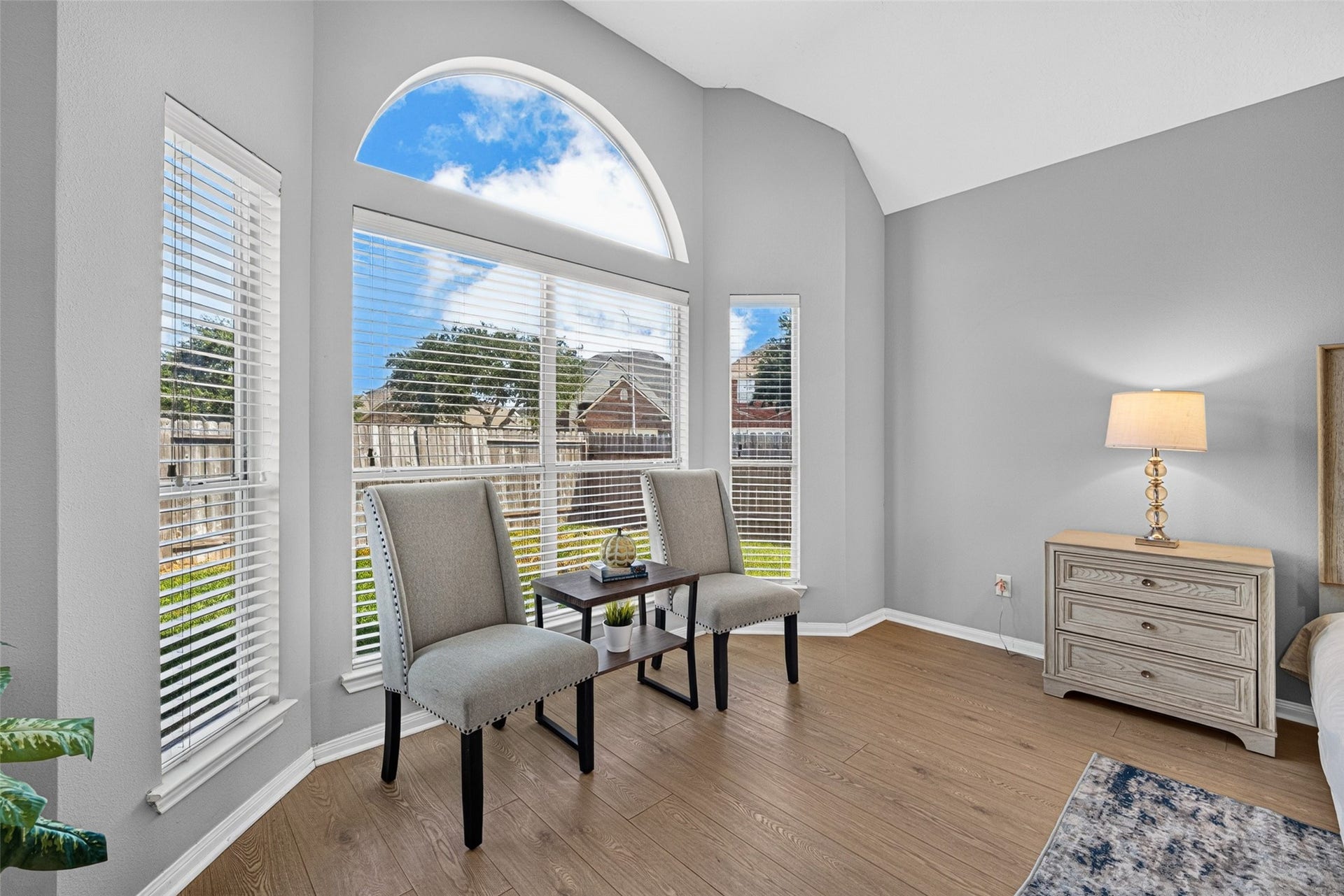 30 Palm Villas Drive, Manvel, TX 77578 Beautiful arched windows overlook the peaceful backyard, offering picturesque views and a soothing atmosphere to wake up to each morning. A cozy private sitting area provides the perfect nook to curl up with a good book or enjoy a moment of quiet reflection.