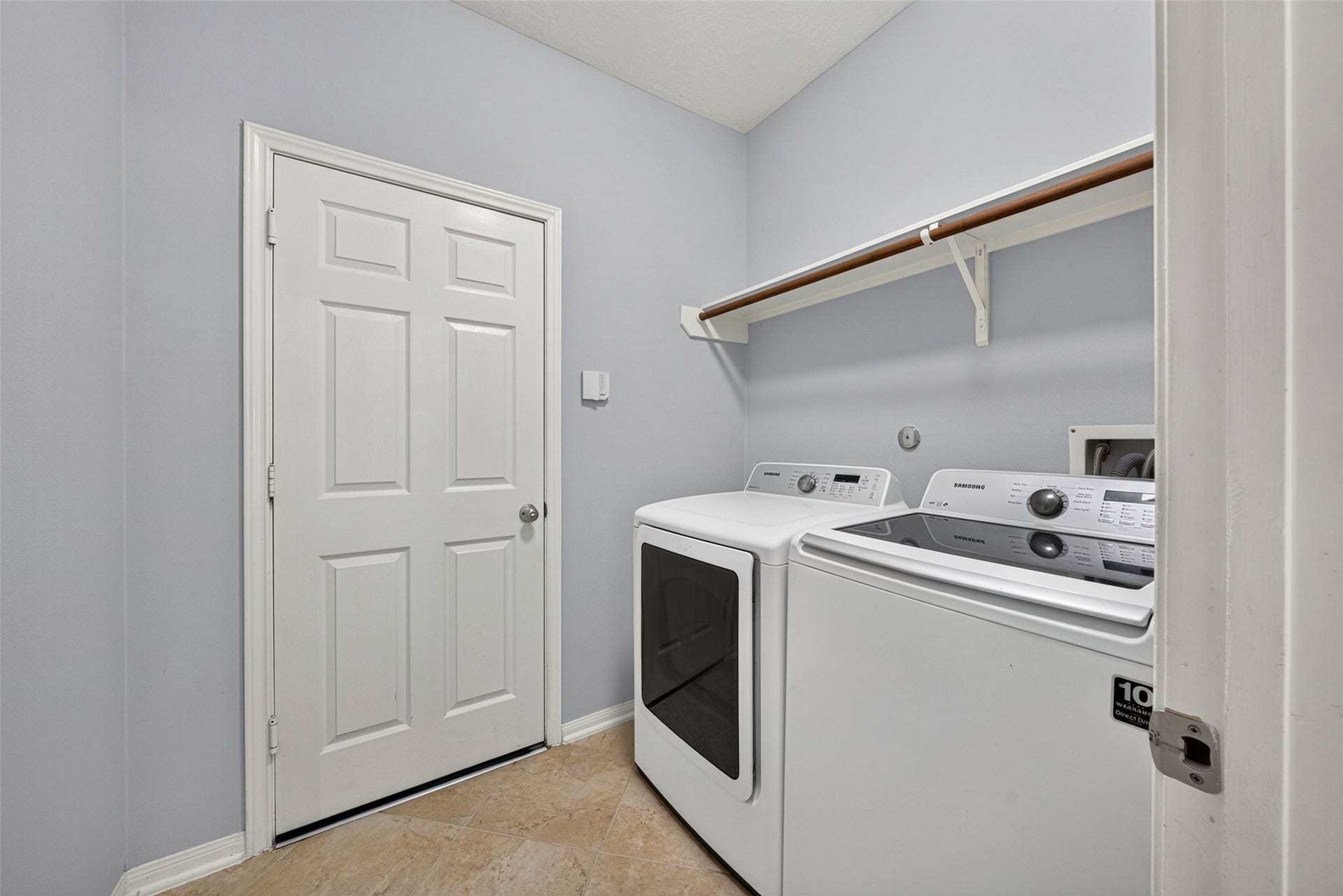 30 Palm Villas Drive, Manvel, TX 77578 Conveniently located for everyday ease, this dedicated utility room provides built-in washer and dryer connections with space for side-by-side units and overhead storage.