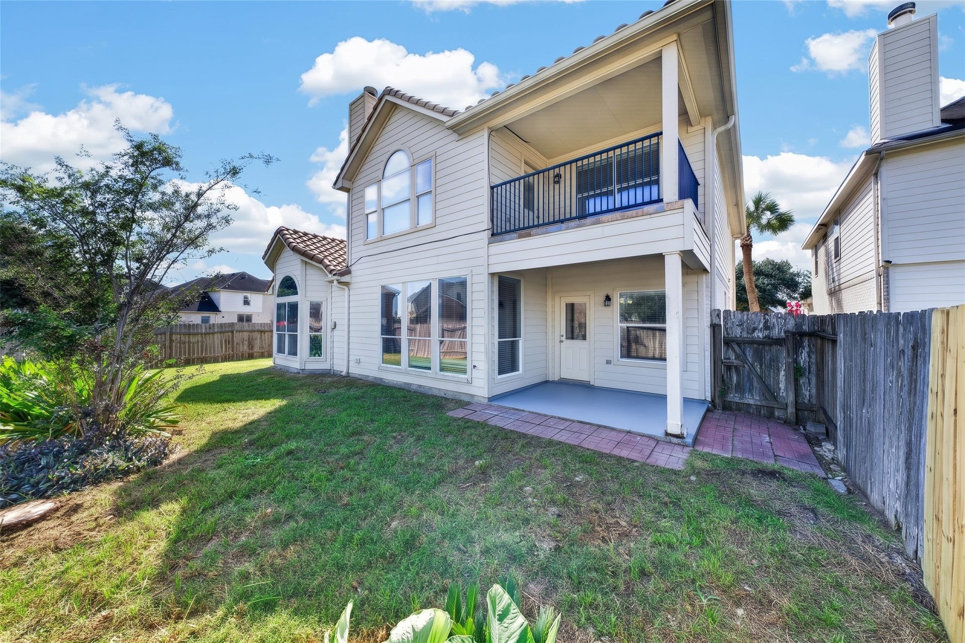 30 Palm Villas Drive, Manvel, TX 77578 This massive, fully fenced backyard serves as your own private outdoor sanctuary, complete with a covered patio ideal for shaded relaxation or alfresco dining.