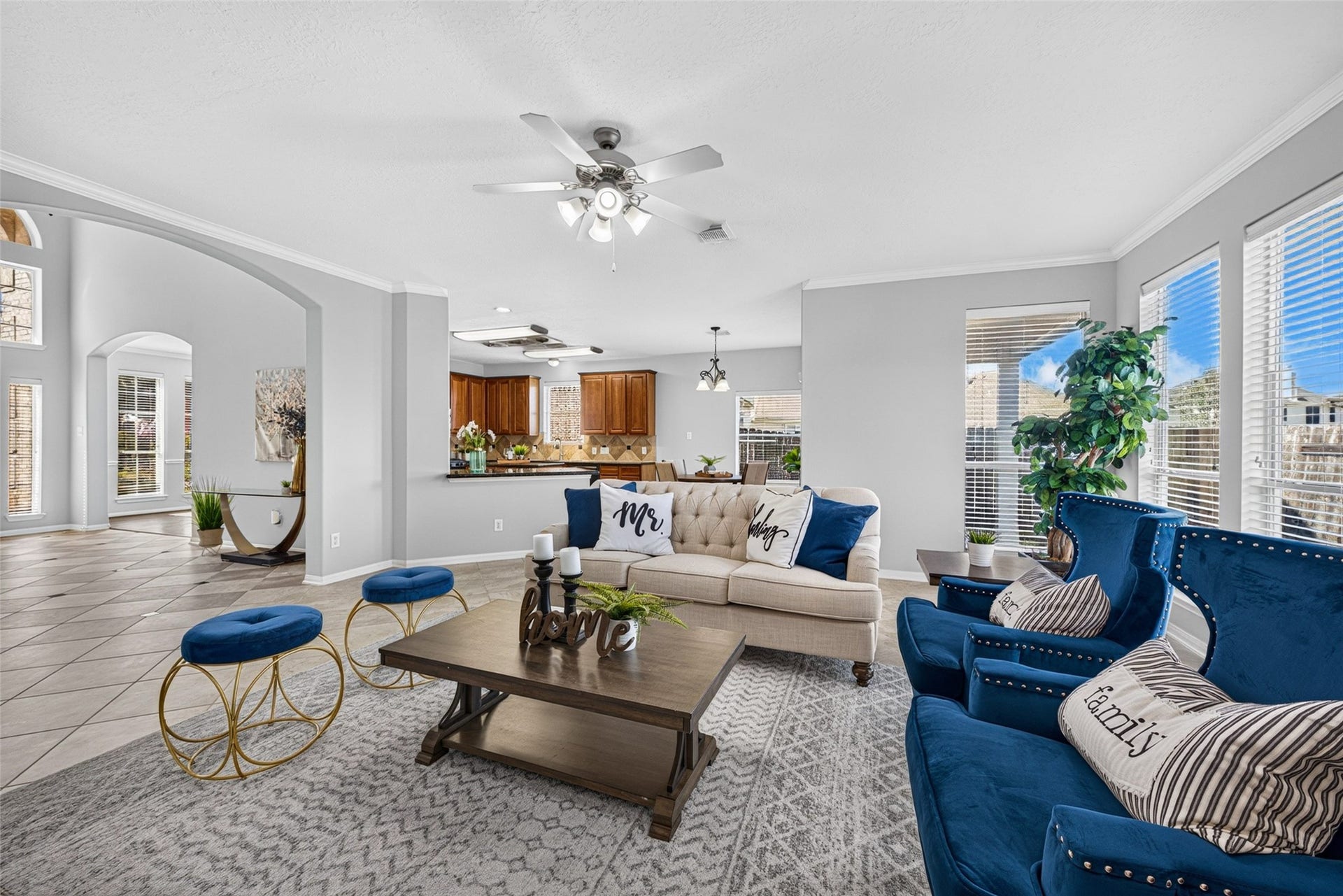 30 Palm Villas Drive, Manvel, TX 77578 Expansive windows frame peaceful views, keeping the room bright, uplifting, and full of life throughout the day.