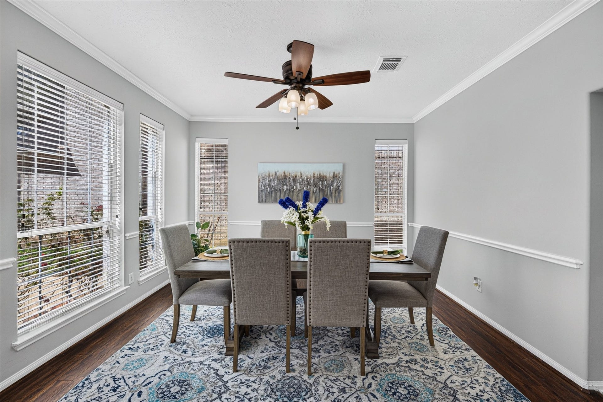 30 Palm Villas Drive, Manvel, TX 77578 The formal dining space boasts rich, glowing wood floors that bring a cozy elegance to every meal and special occasion.