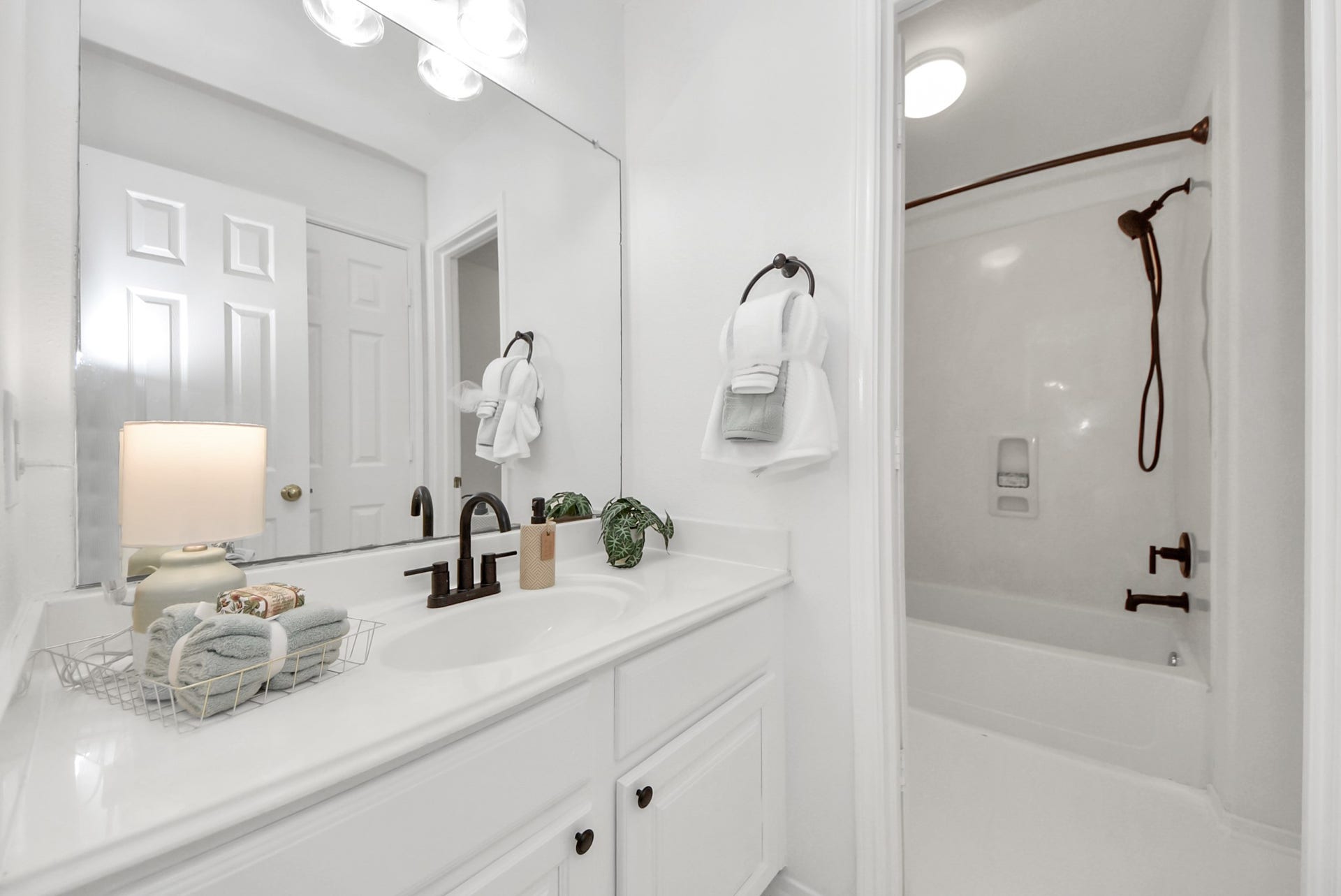 Upstairs full bath.
