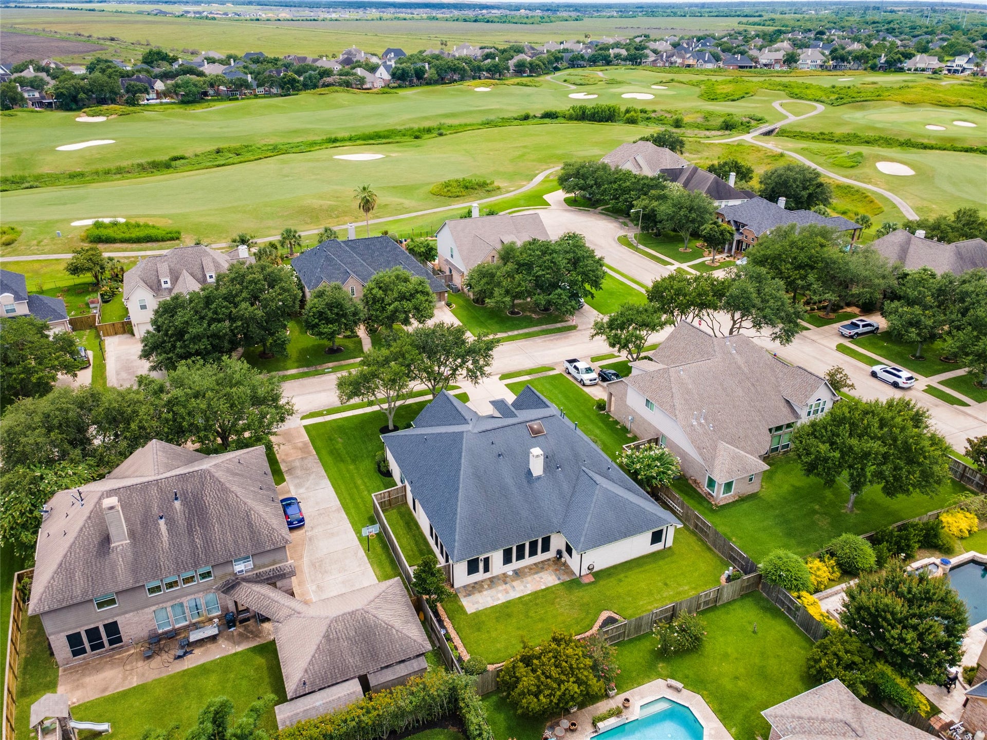 5307 Blue Cypress Lane, League City, TX 77573 Welcome to this impeccably maintained David Weekley home, proudly offered by its original owners and located in the highly sought-after Estates section of Magnolia Creek.