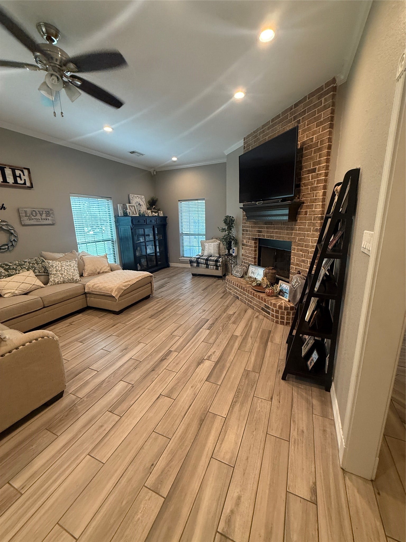 905 Enchanted Oaks Drive, Angleton, TX 77515