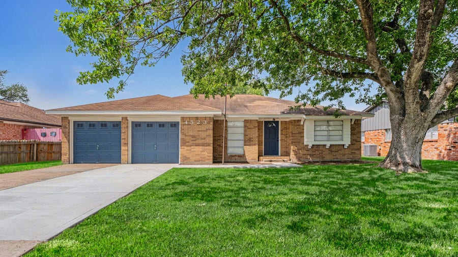 Property photo for 4523 Hemlock Drive, Baytown, TX