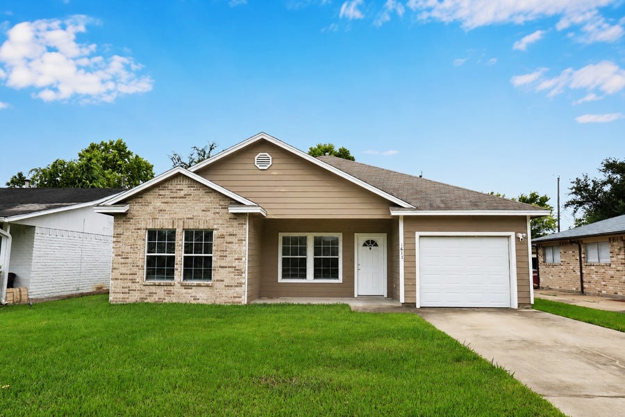 Property photo for 1611 N Avenue R, Freeport, TX