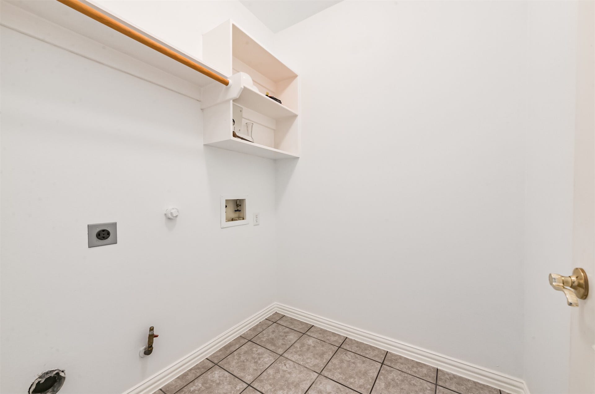 2606 Clay Creek Court, Pearland, TX 77581 Utility room