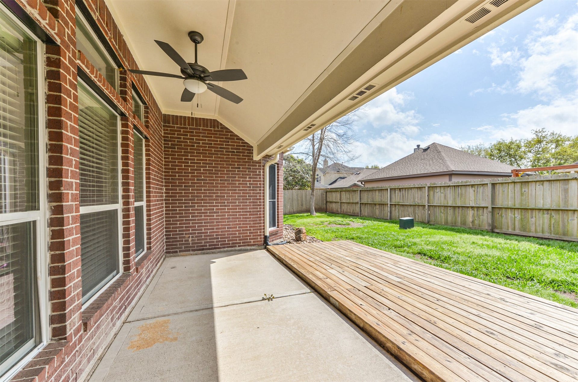 2606 Clay Creek Court, Pearland, TX 77581 Covered patio with fan.