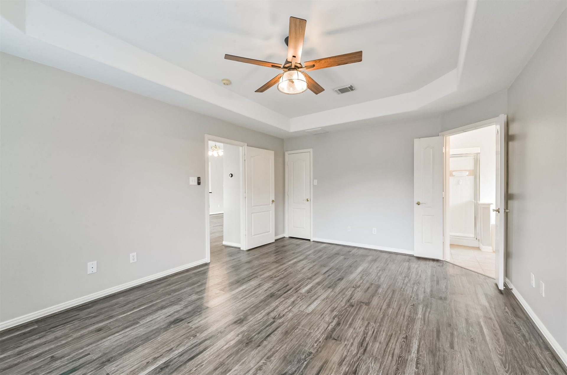 2606 Clay Creek Court, Pearland, TX 77581 Primary Bedroom.