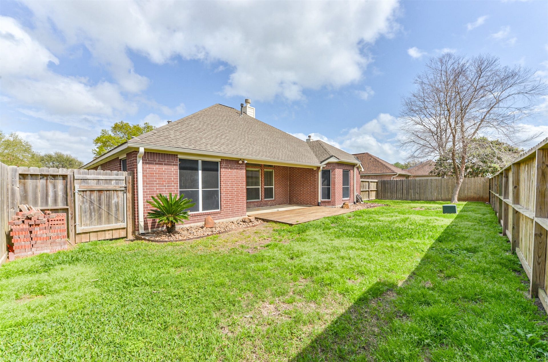 2606 Clay Creek Court, Pearland, TX 77581 Back yard with rock garden