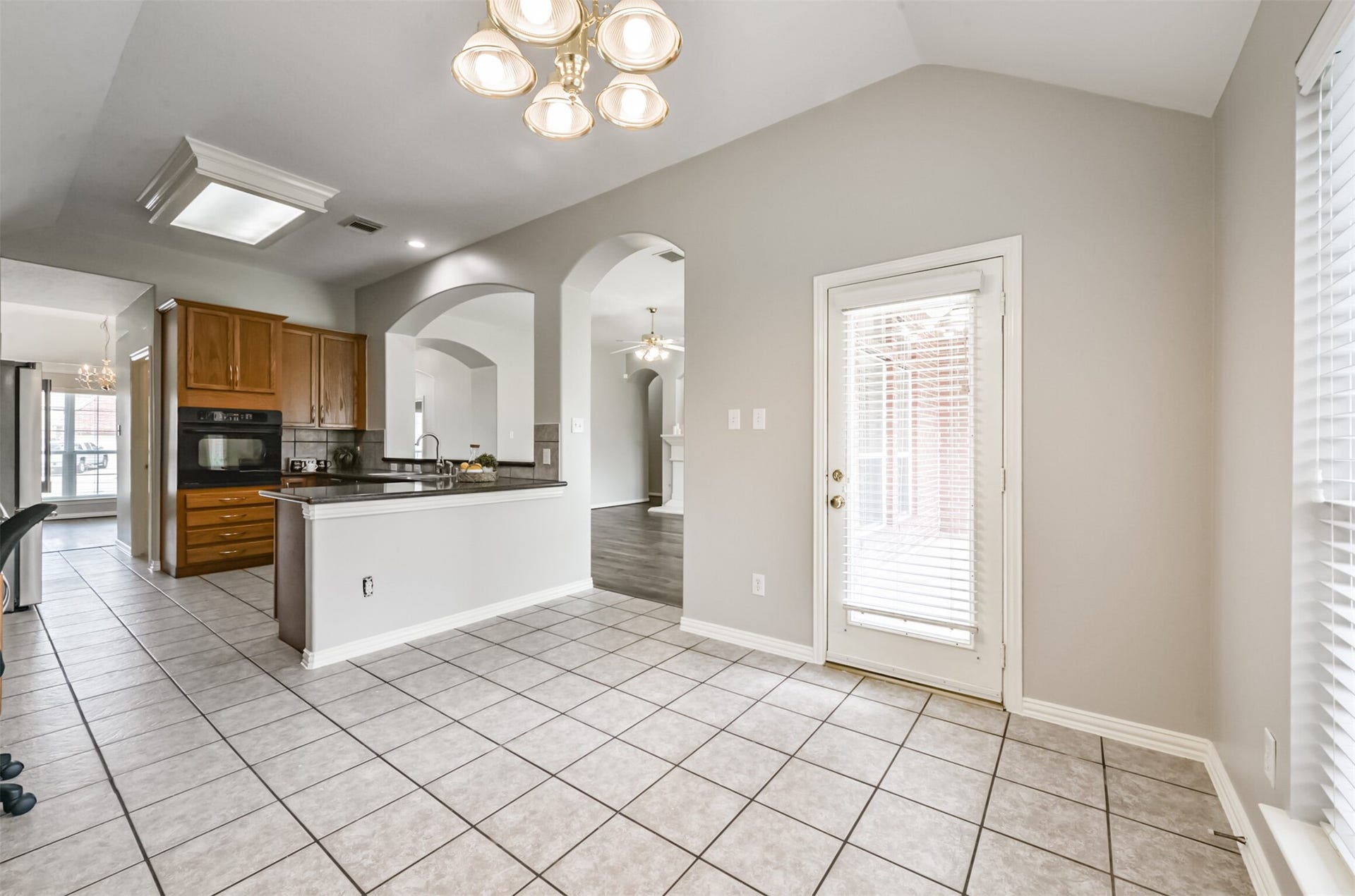 2606 Clay Creek Court, Pearland, TX 77581 Breakfast area