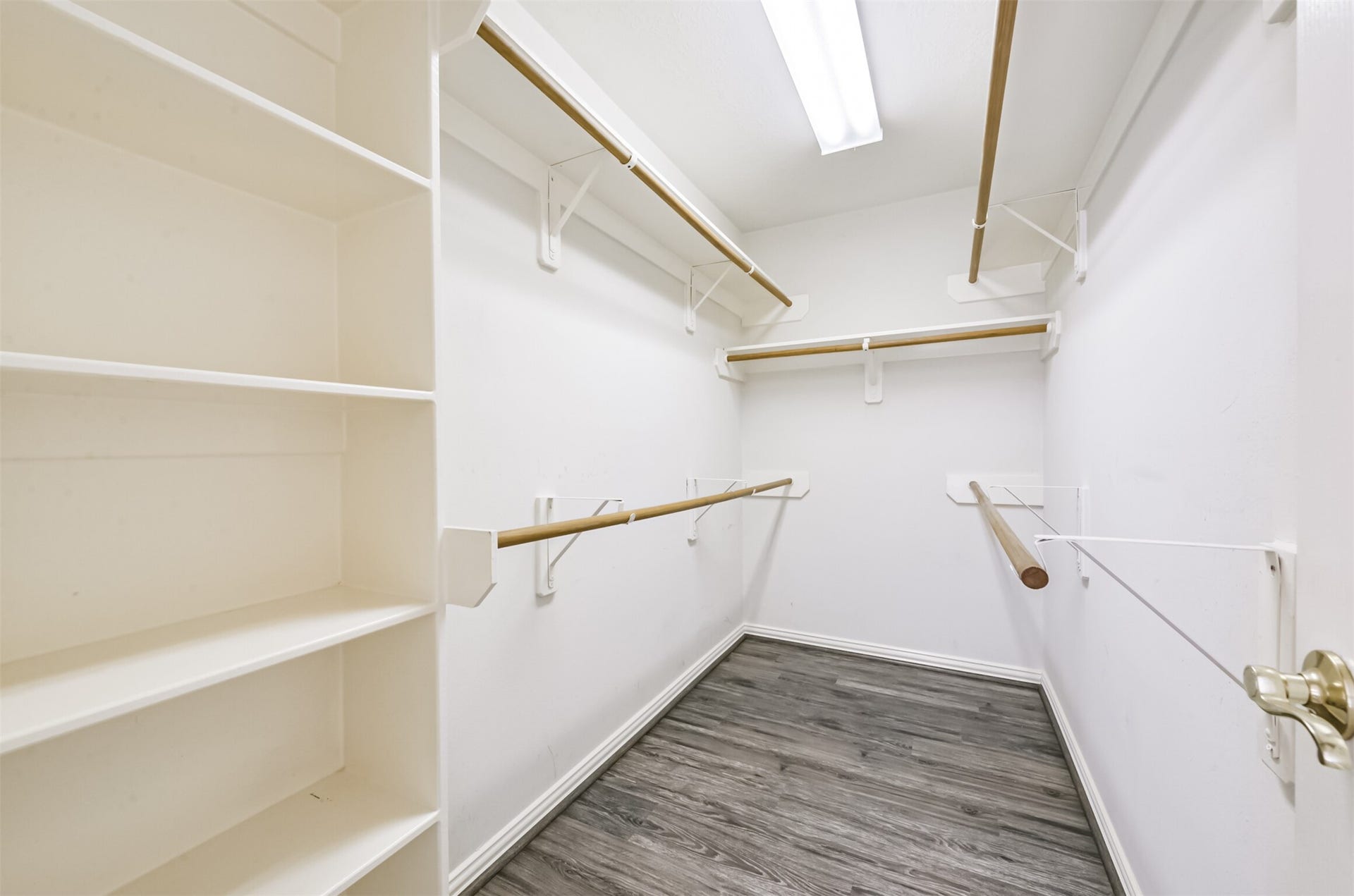 2606 Clay Creek Court, Pearland, TX 77581 Large walk in closet.