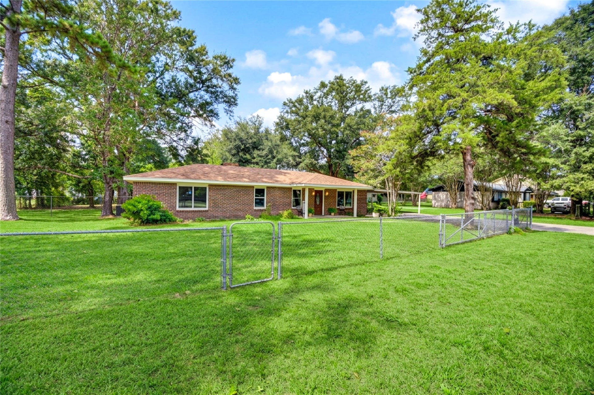 16746 Main Street, Splendora, TX 77372 16746 Main Street, Splendora, TX 77372