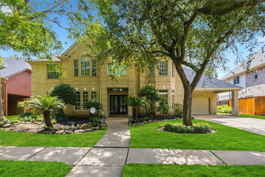 Property photo for 7610 Guinevere Drive, Sugar Land, TX