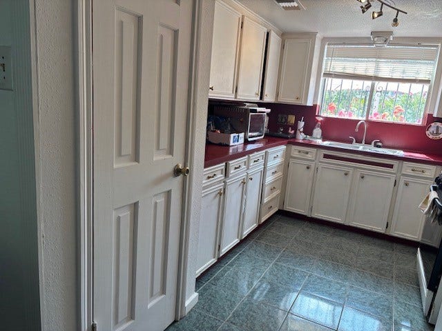 9718 Debbie Lane, Houston, TX 77038 9718 Debbie Lane, Houston, TX 77038