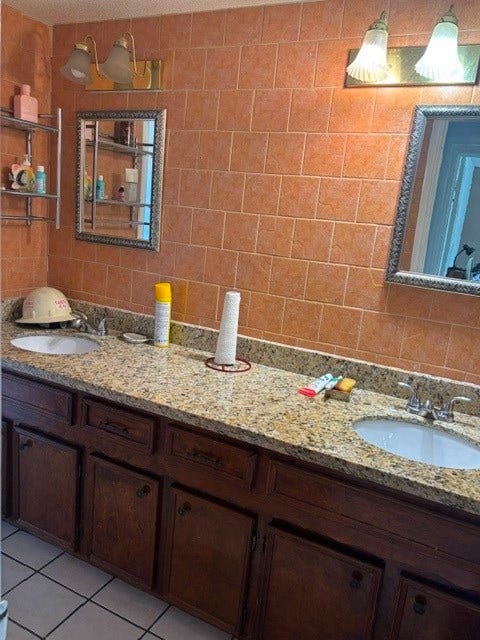 9718 Debbie Lane, Houston, TX 77038 9718 Debbie Lane, Houston, TX 77038