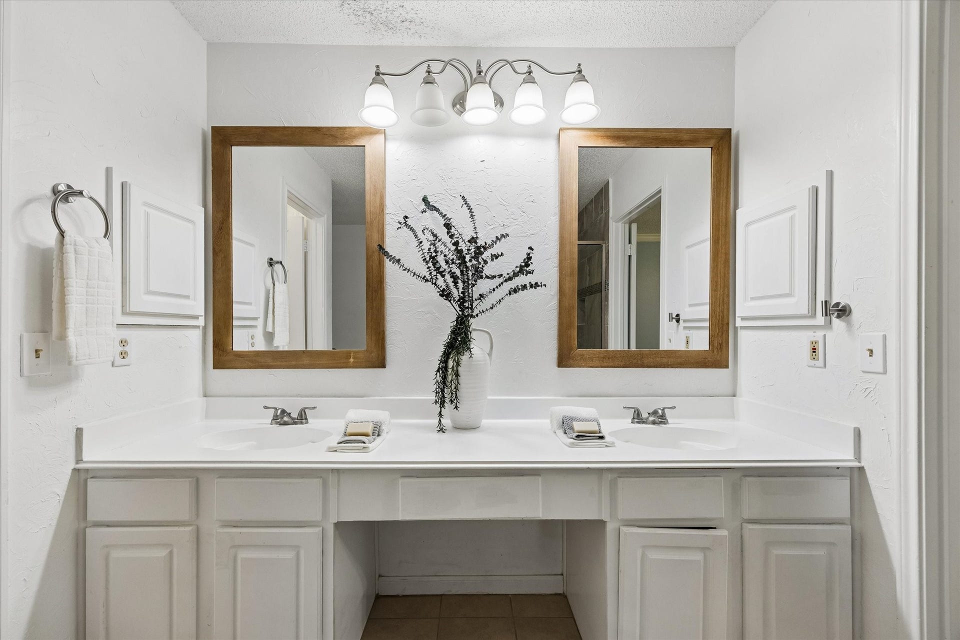 3909 Greenwood Drive, Pearland, TX 77584 3909 Greenwood Drive, Pearland, TX 77584