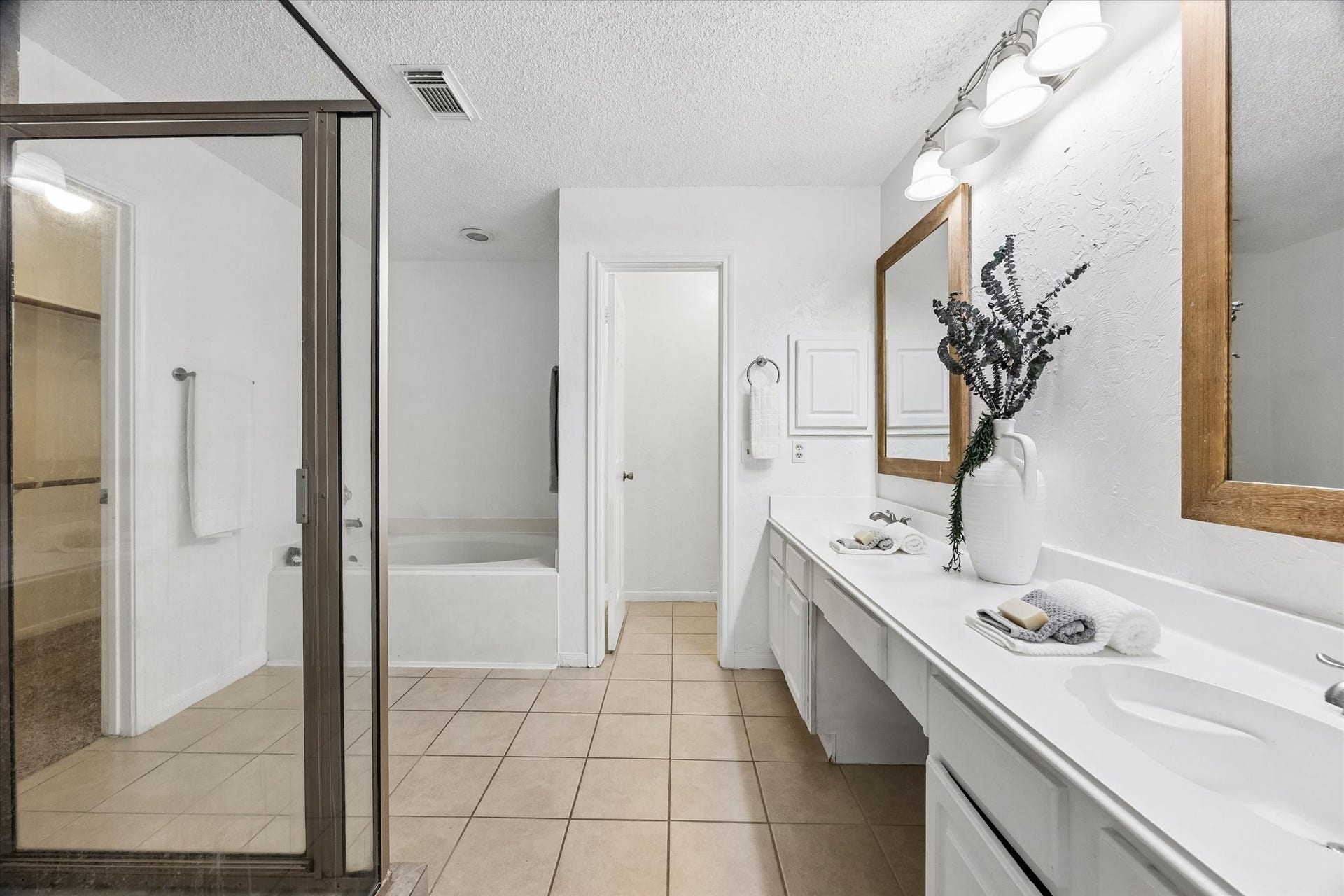 3909 Greenwood Drive, Pearland, TX 77584 3909 Greenwood Drive, Pearland, TX 77584