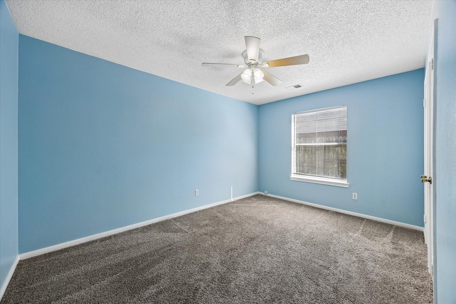 3909 Greenwood Drive, Pearland, TX 77584 3909 Greenwood Drive, Pearland, TX 77584
